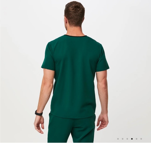 Figs NEW NWT 	men's Forest Green Leon Three-Pocket Scrub Top - 2XL Forest Green - Picture 5 of 6